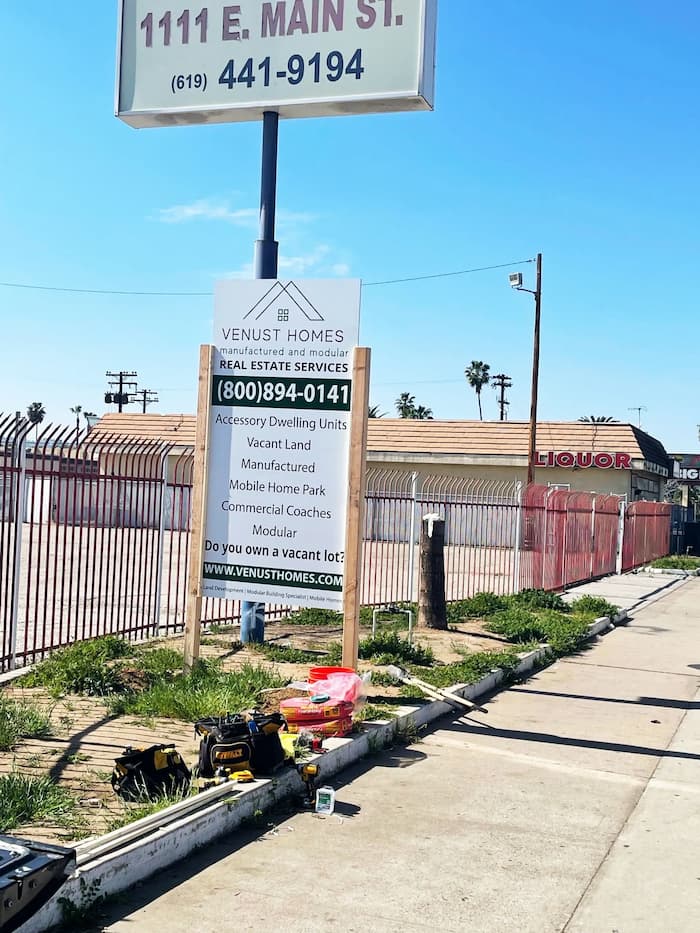 Signs and Banners in Poway, California - Instant Signs and Prints